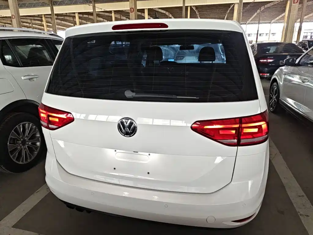 Volkswagen Touran — фото 6