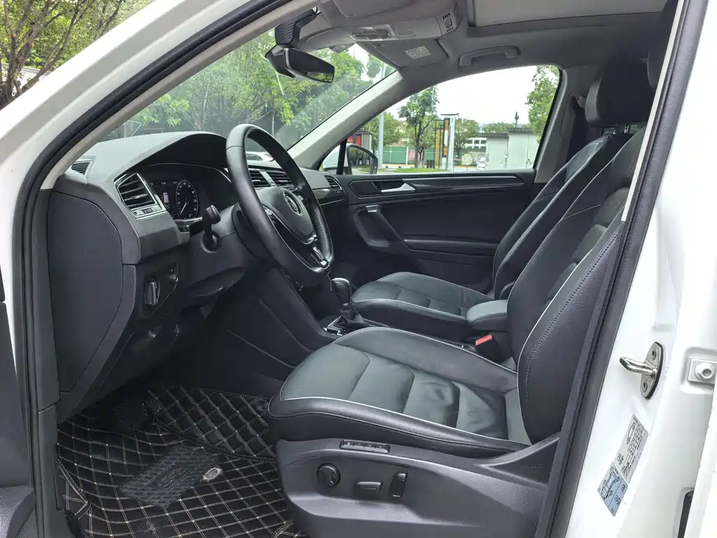 Volkswagen Tiguan — фото 4
