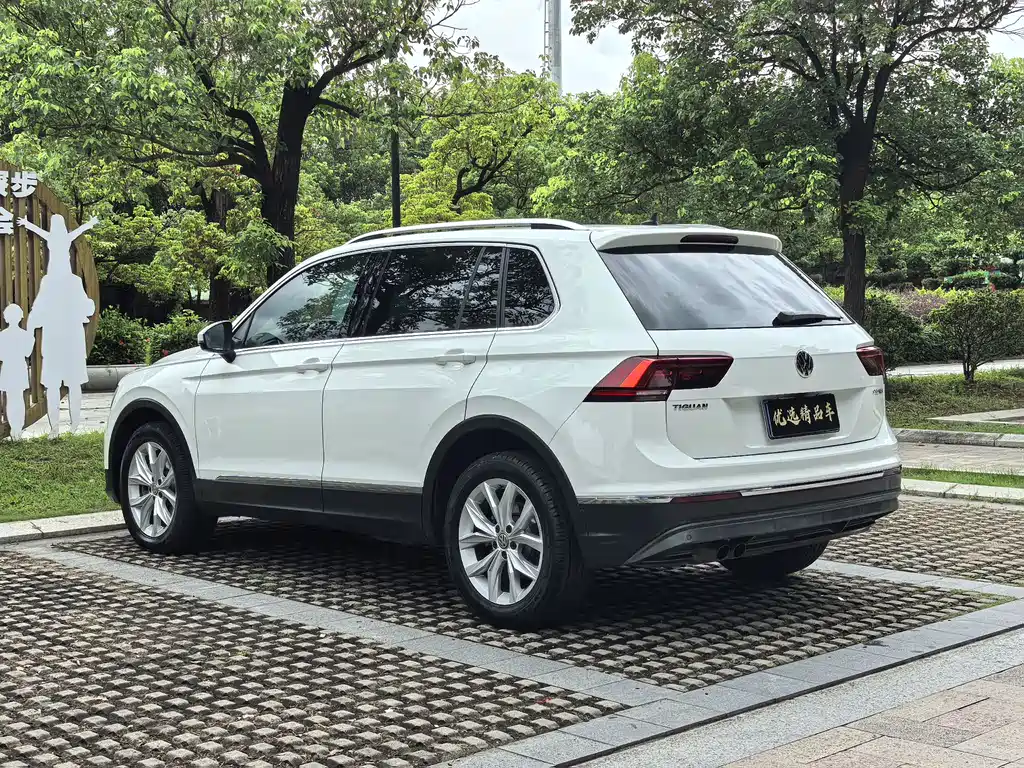 Volkswagen Tiguan — фото 7