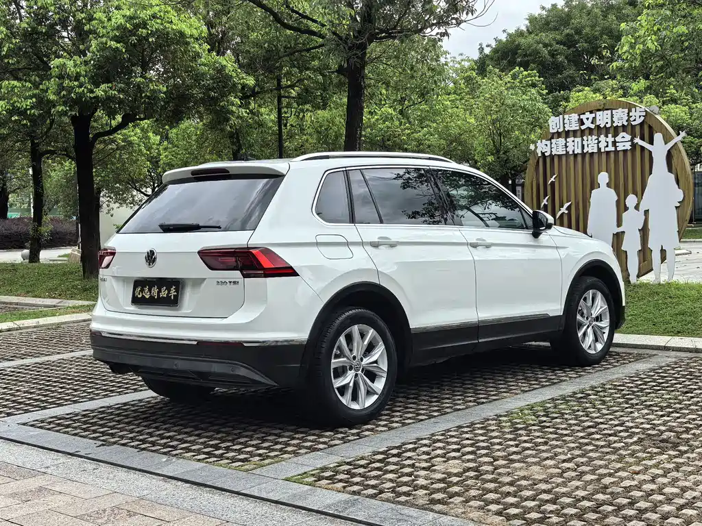 Volkswagen Tiguan — фото 9