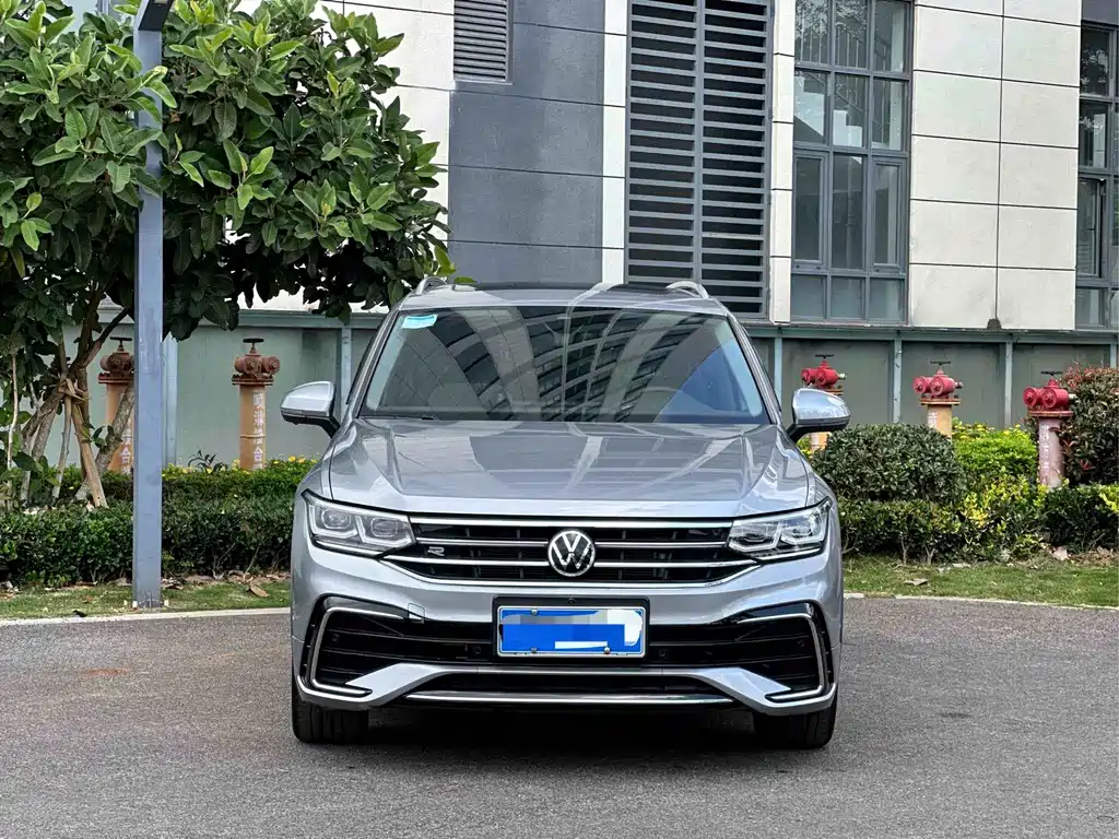 Volkswagen Tiguan L — фото 2