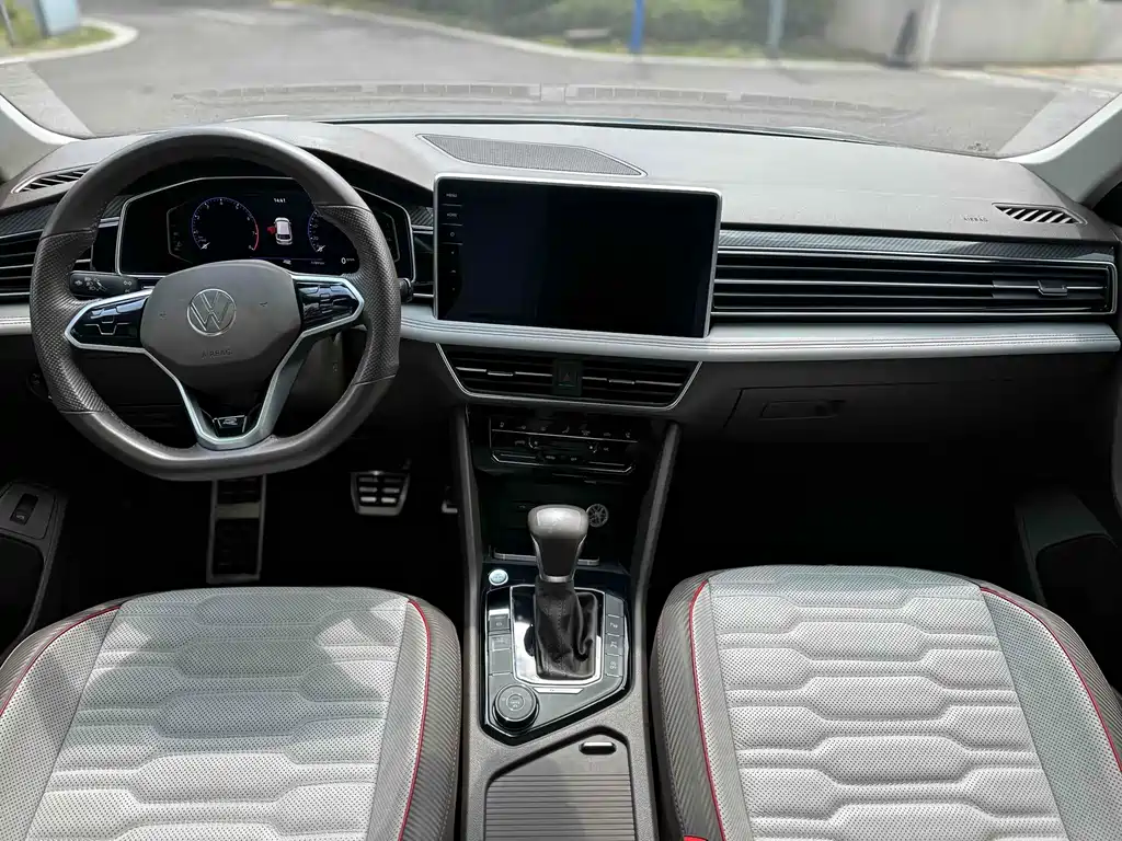 Volkswagen Tiguan L — фото 6