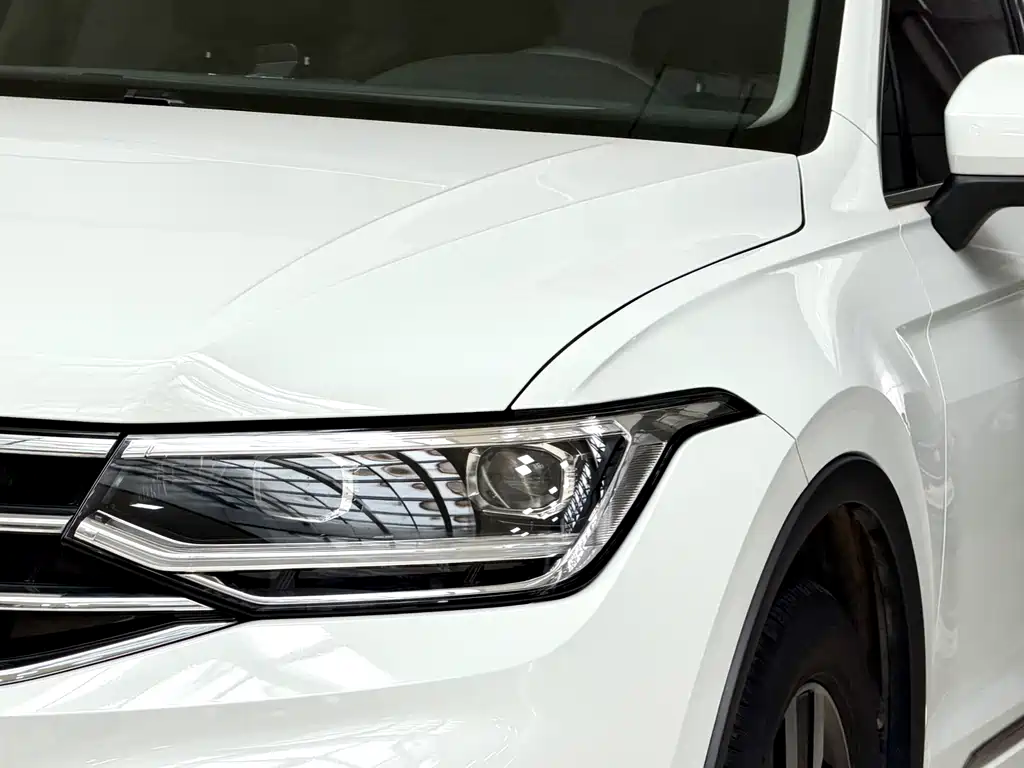 Volkswagen Tiguan L — фото 13