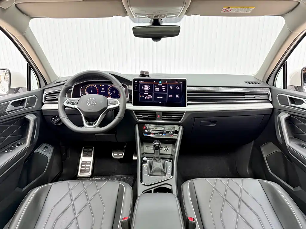 Volkswagen Tiguan L — фото 14