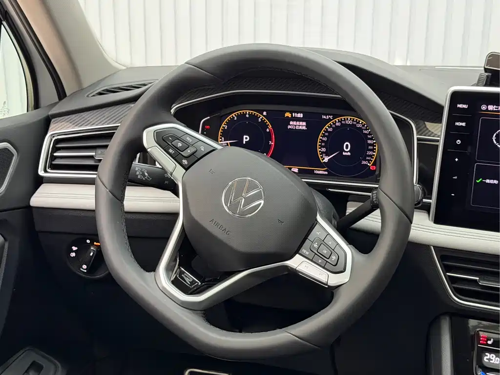 Volkswagen Tiguan L — фото 17