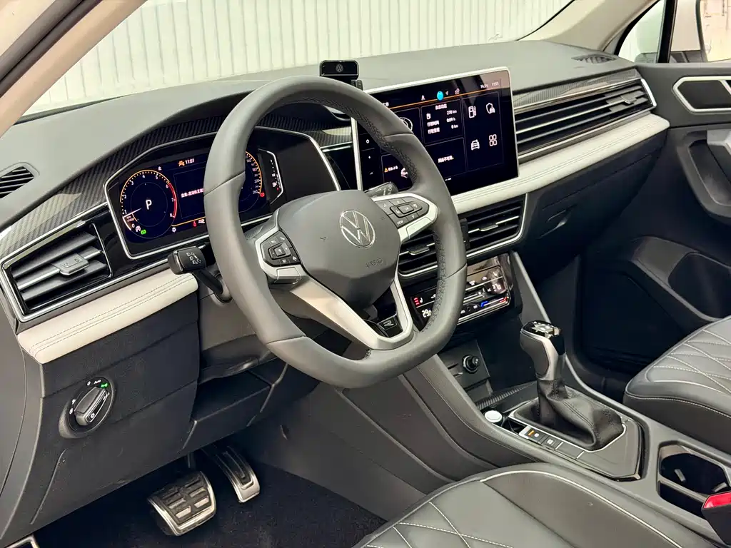 Volkswagen Tiguan L — фото 24