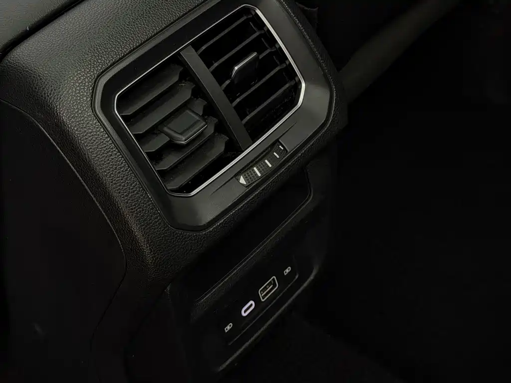 Volkswagen Tiguan L — фото 28