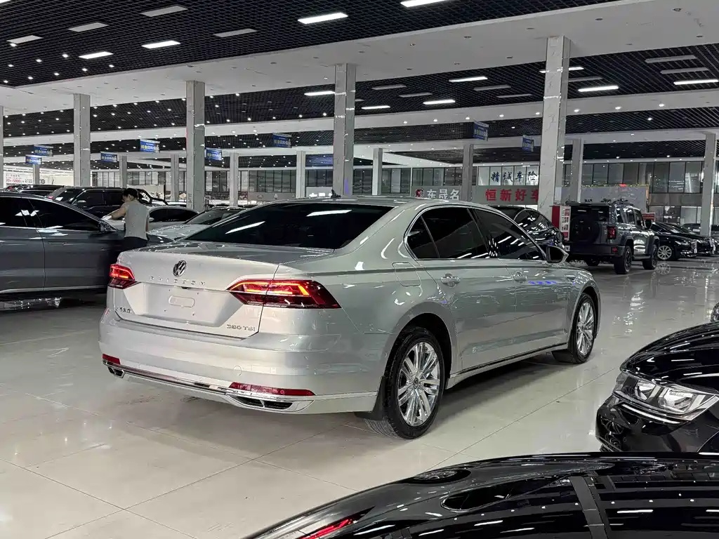 Volkswagen Phideon — фото 9
