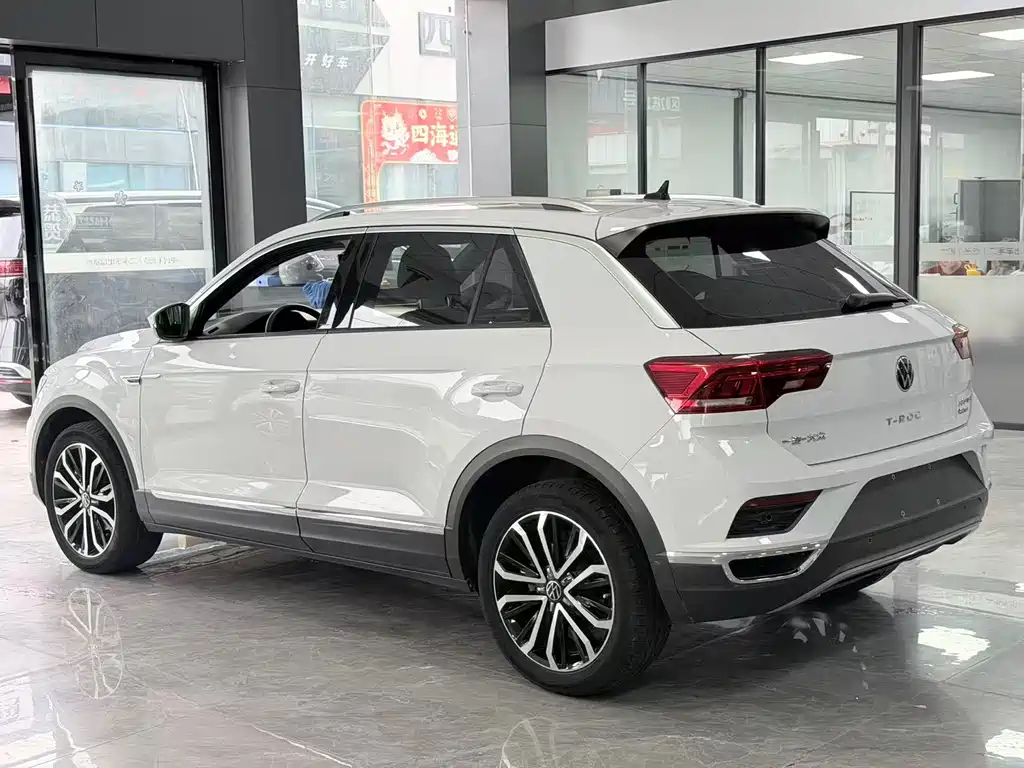 Volkswagen T-Roc — фото 13