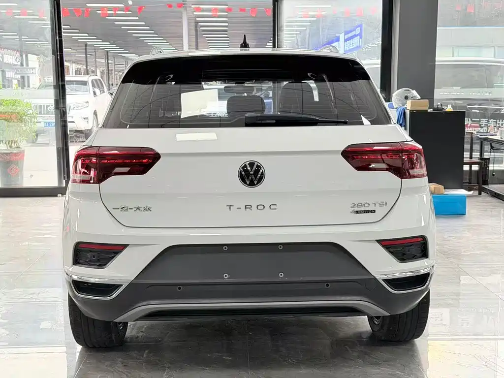 Volkswagen T-Roc — фото 14