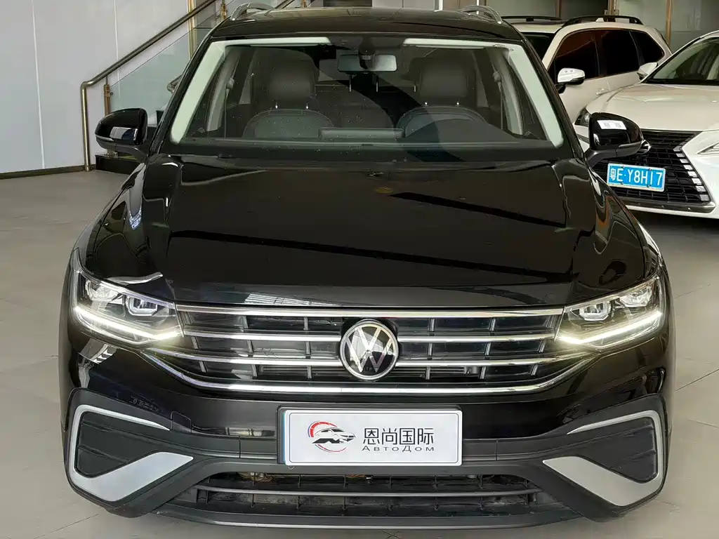 Volkswagen Tiguan L — фото 2