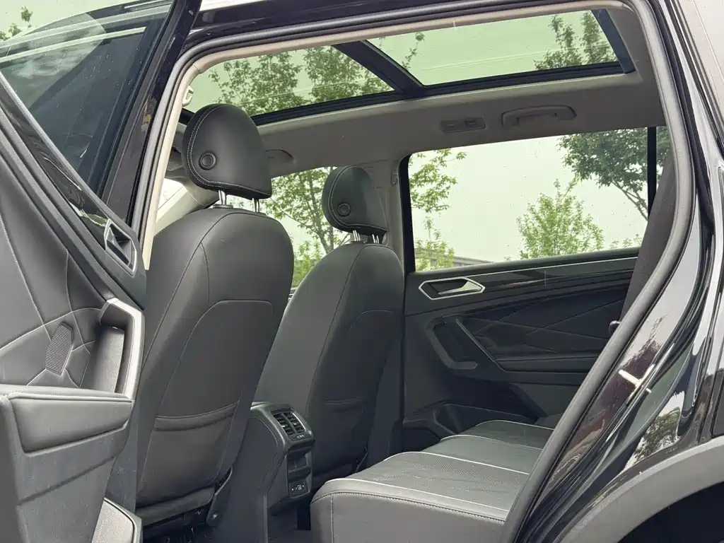 Volkswagen Tiguan L — фото 9