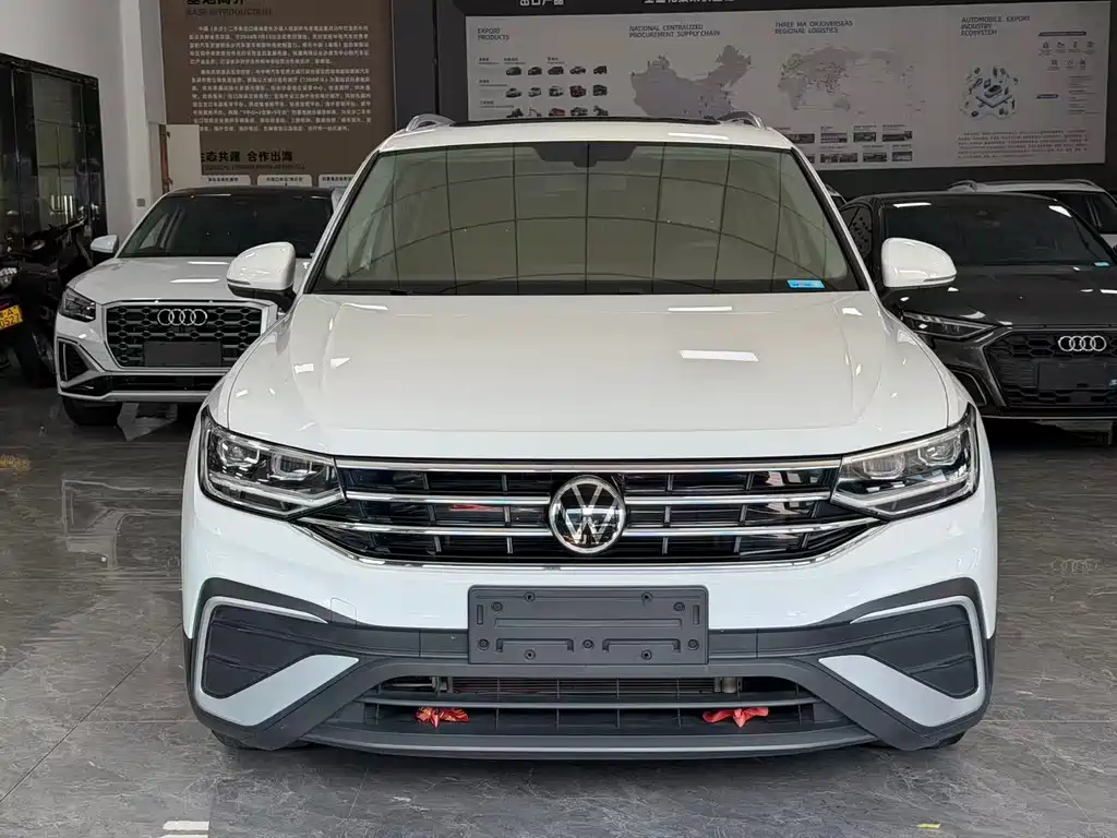Volkswagen Tiguan L — фото 2