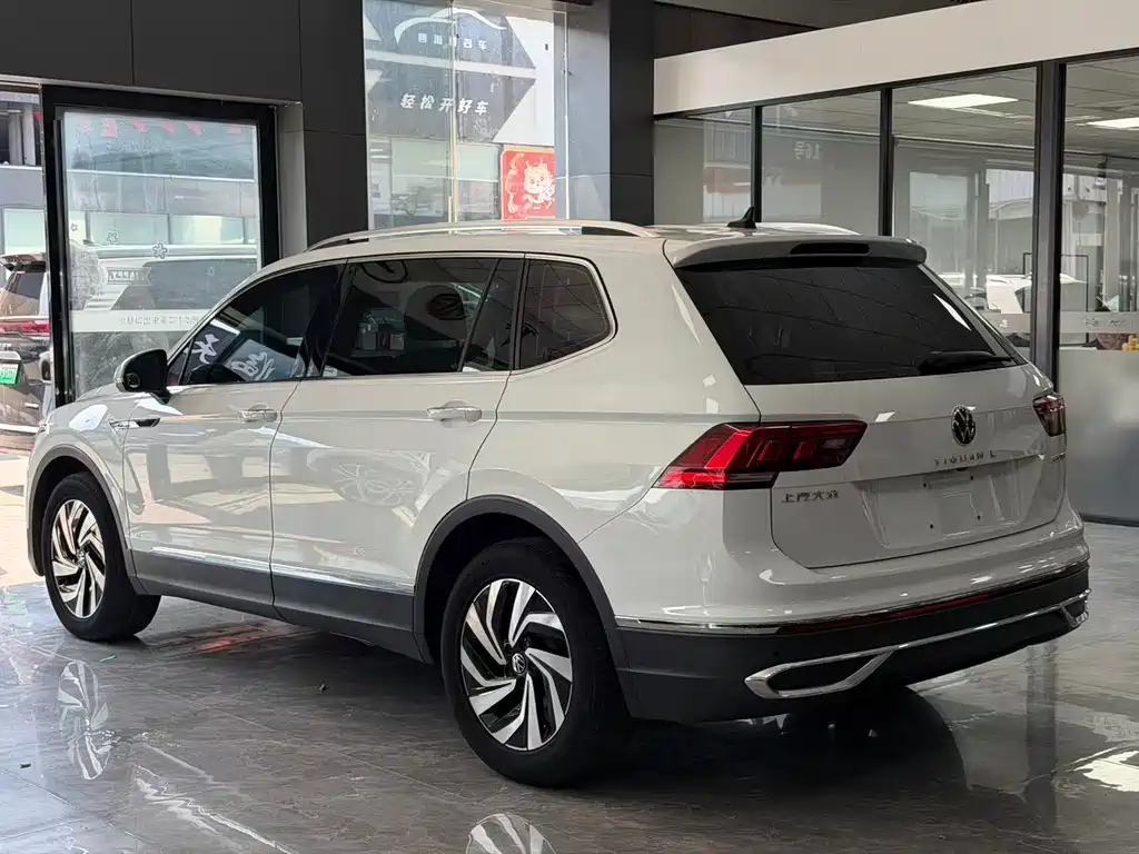 Volkswagen Tiguan L — фото 14