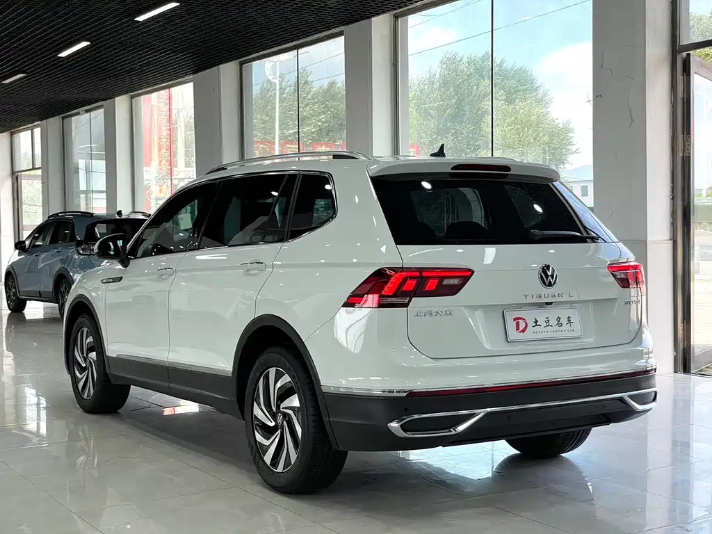 Volkswagen Tiguan L — фото 4