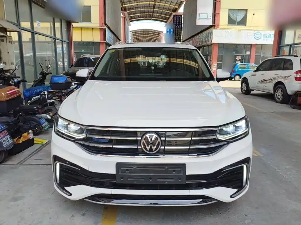 Volkswagen Tiguan L PHEV — фото 3