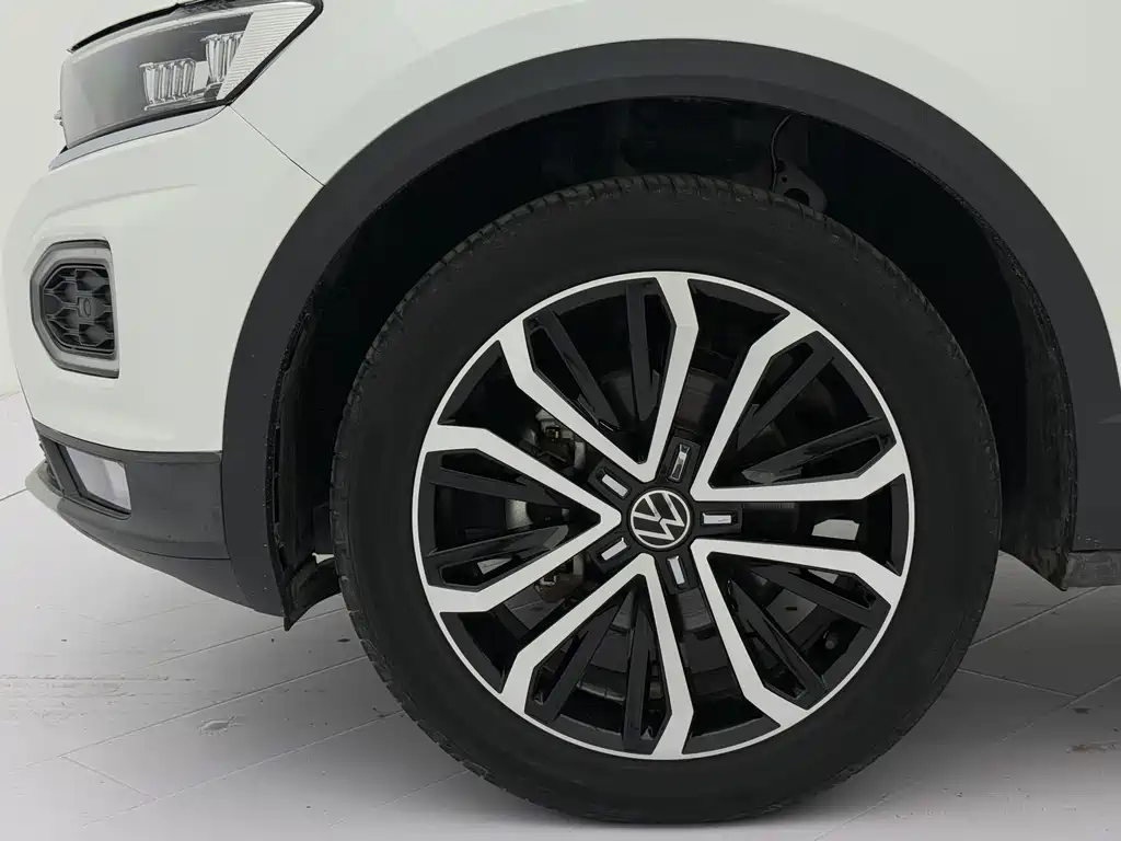 Volkswagen T-Roc — фото 20