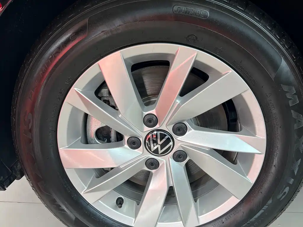 Volkswagen Passat PHEV — фото 4