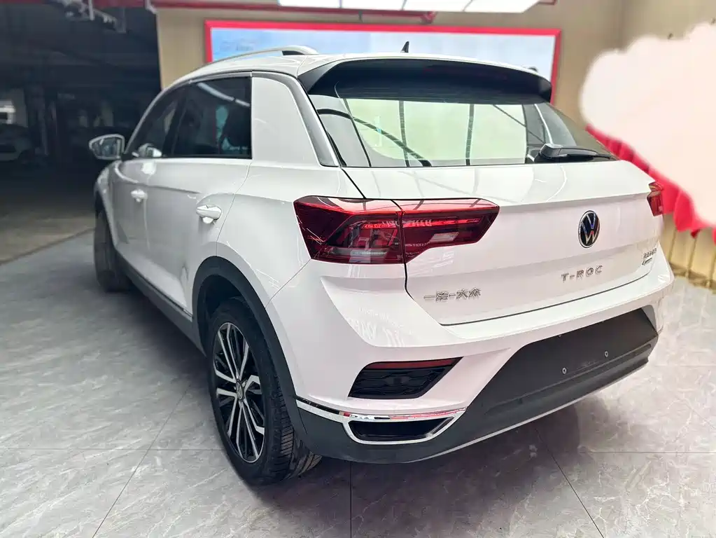 Volkswagen T-Roc — фото 7