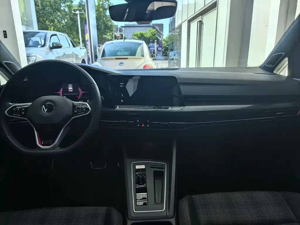 Volkswagen Golf GTI — фото 5