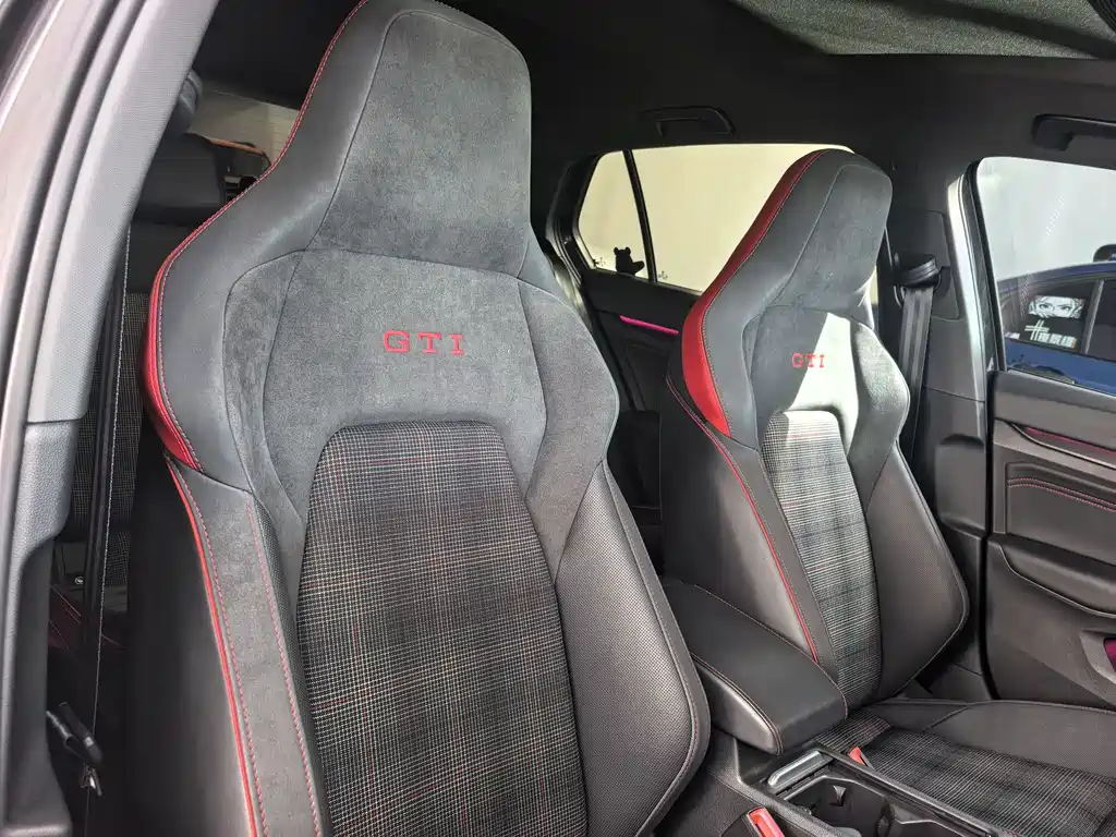 Volkswagen Golf GTI — фото 10