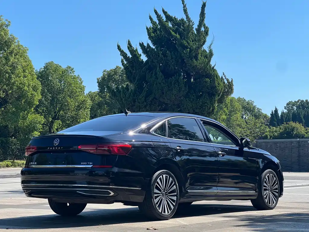 Volkswagen Passat — фото 17