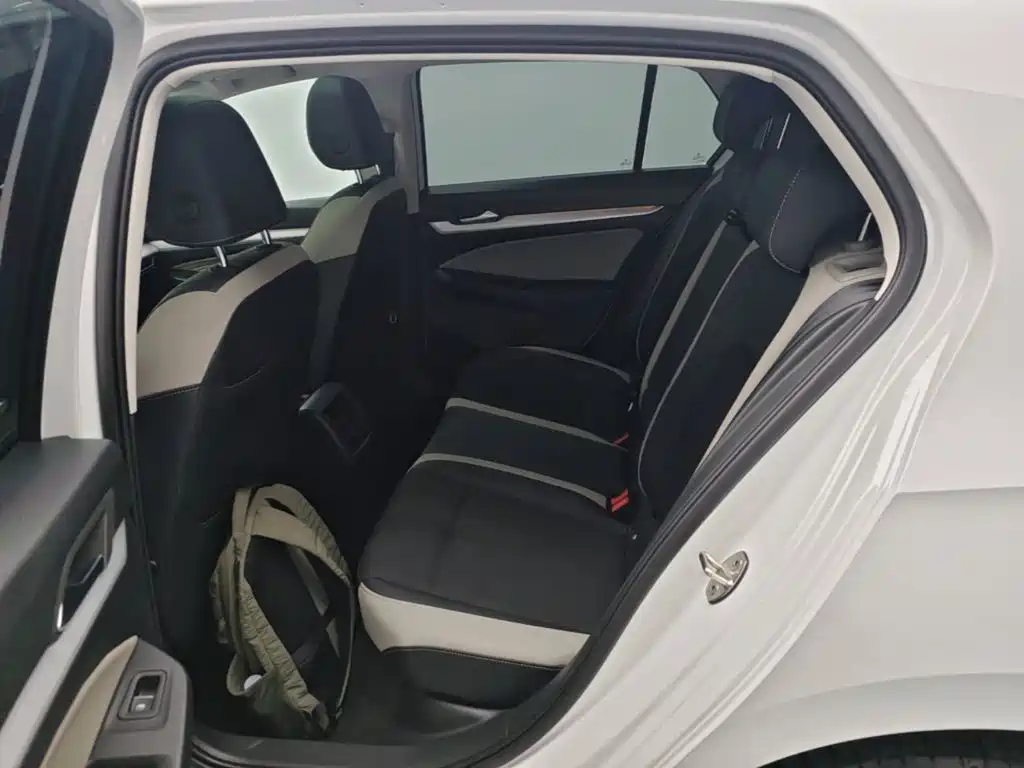Volkswagen Golf — фото 17
