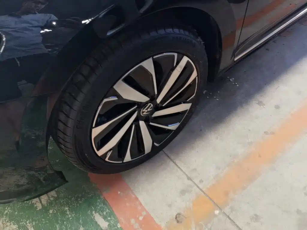Volkswagen Passat — фото 23