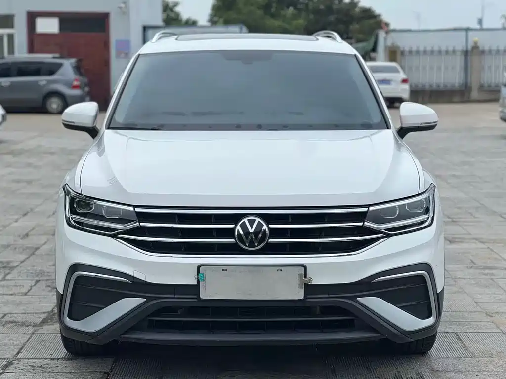 Volkswagen Tiguan L — фото 2