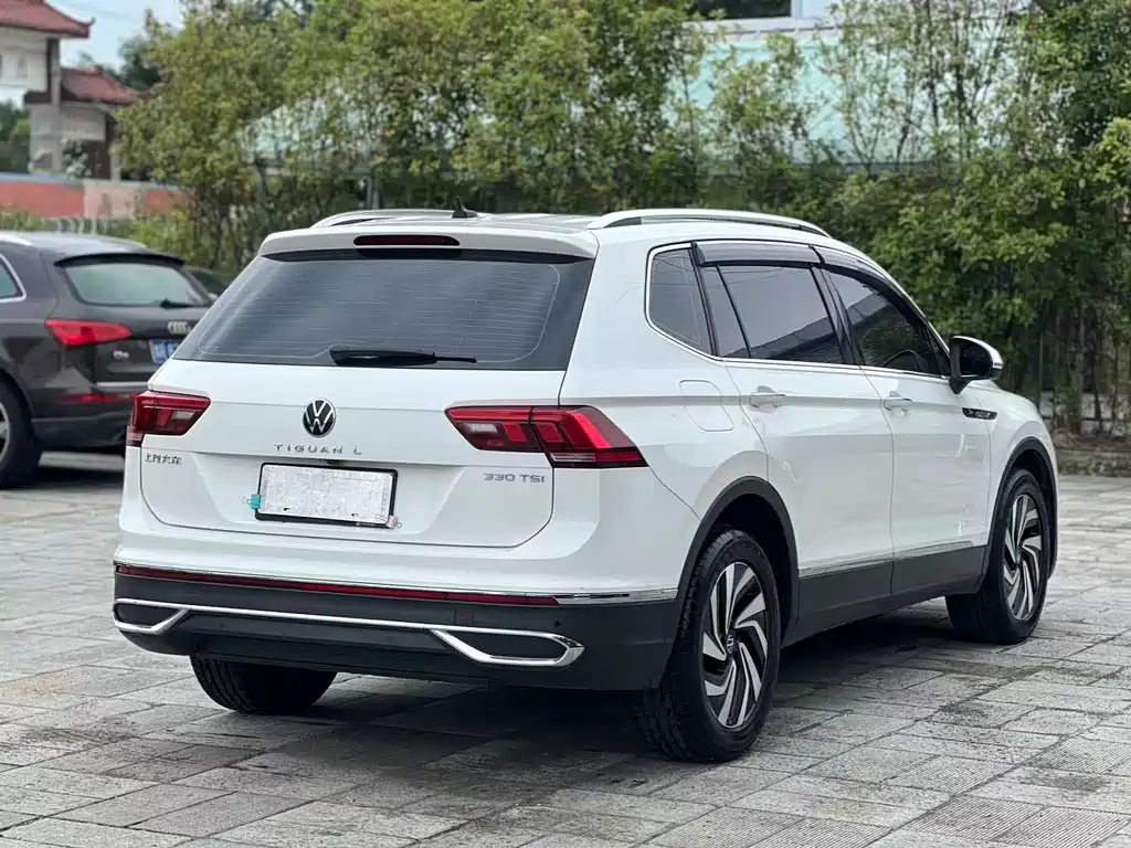 Volkswagen Tiguan L — фото 10