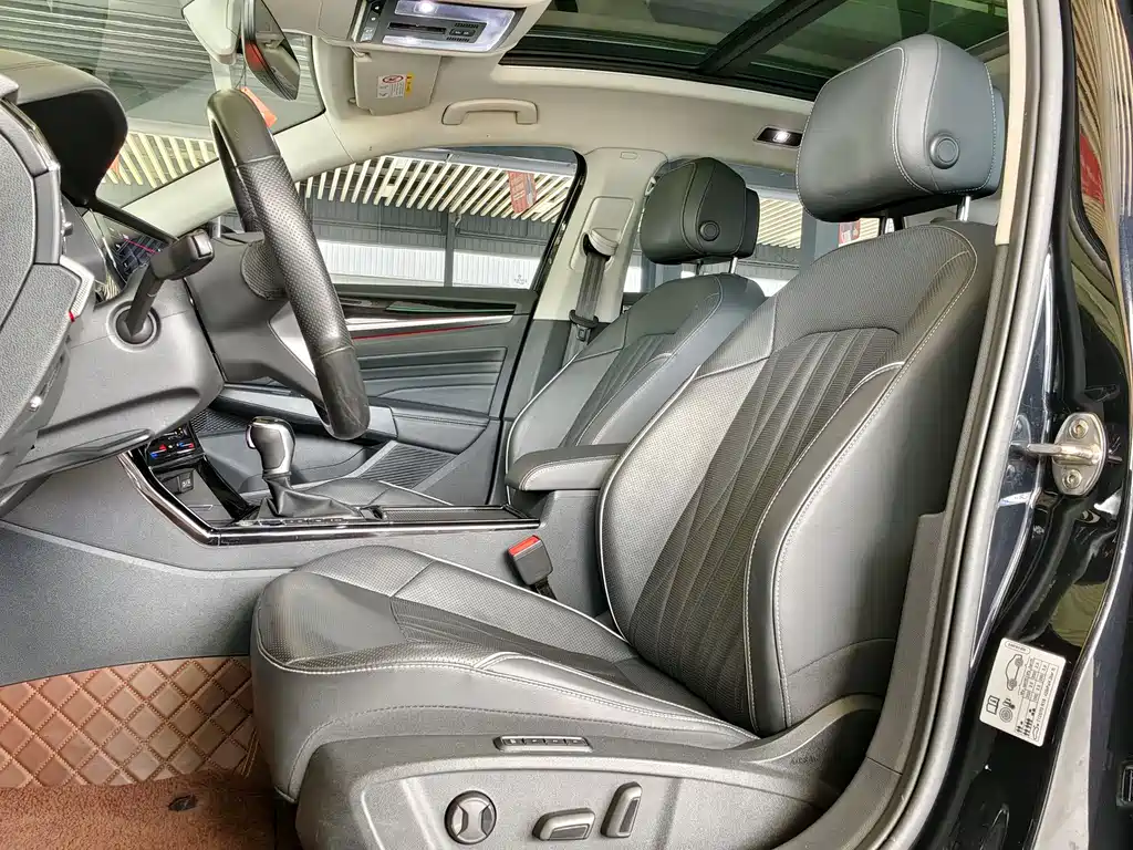 Volkswagen Passat — фото 6