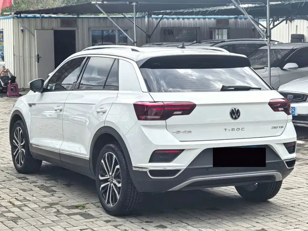 Volkswagen T-Roc — фото 6