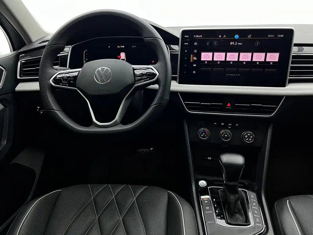 Volkswagen Tiguan L — фото 14