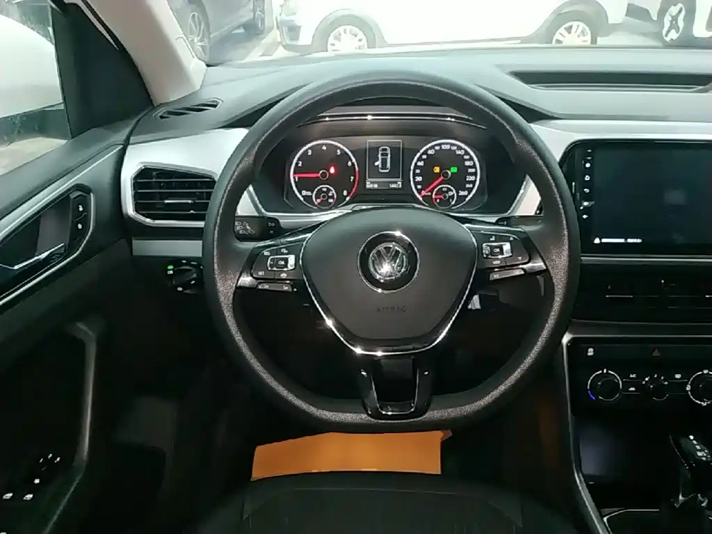 Volkswagen T-Cross — фото 11