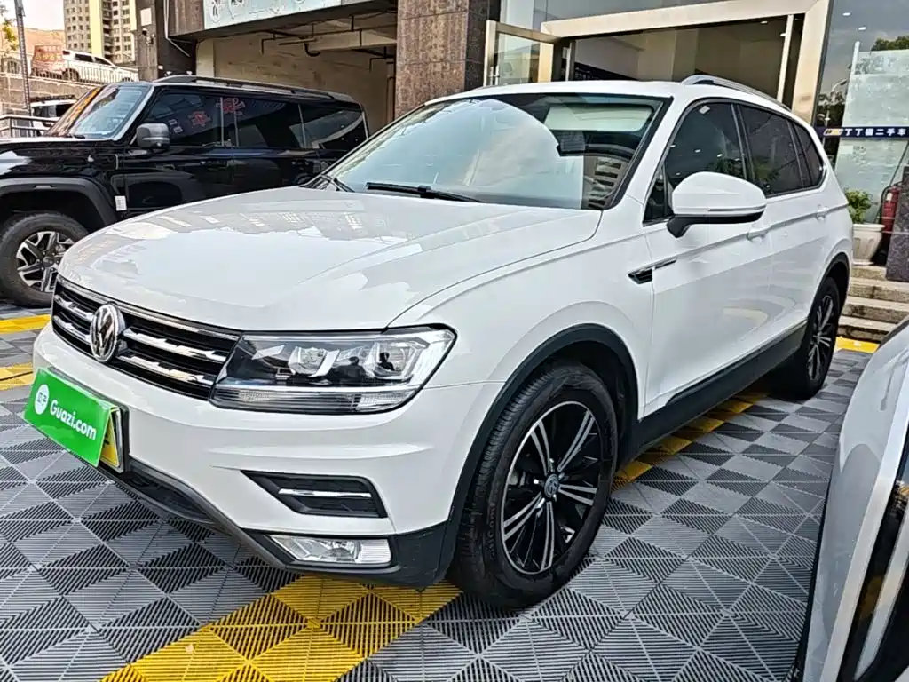 Volkswagen Tiguan L — фото 2