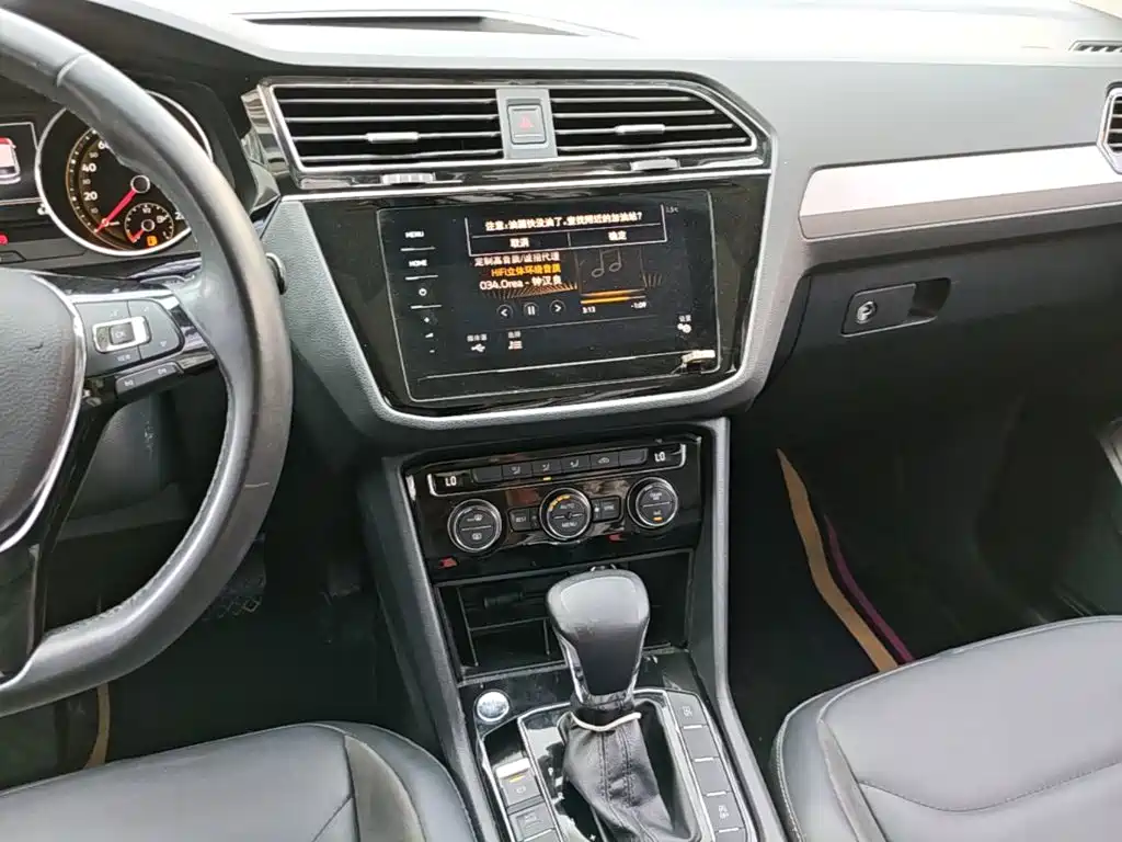 Volkswagen Tiguan L — фото 13