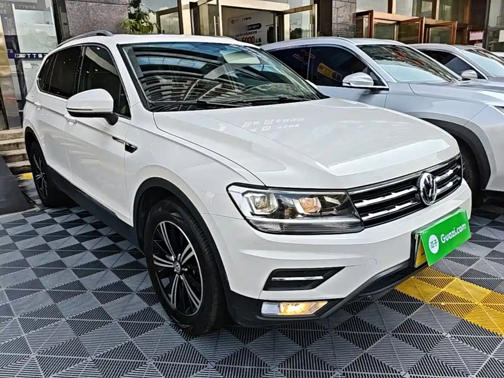 Volkswagen Tiguan L — фото 4