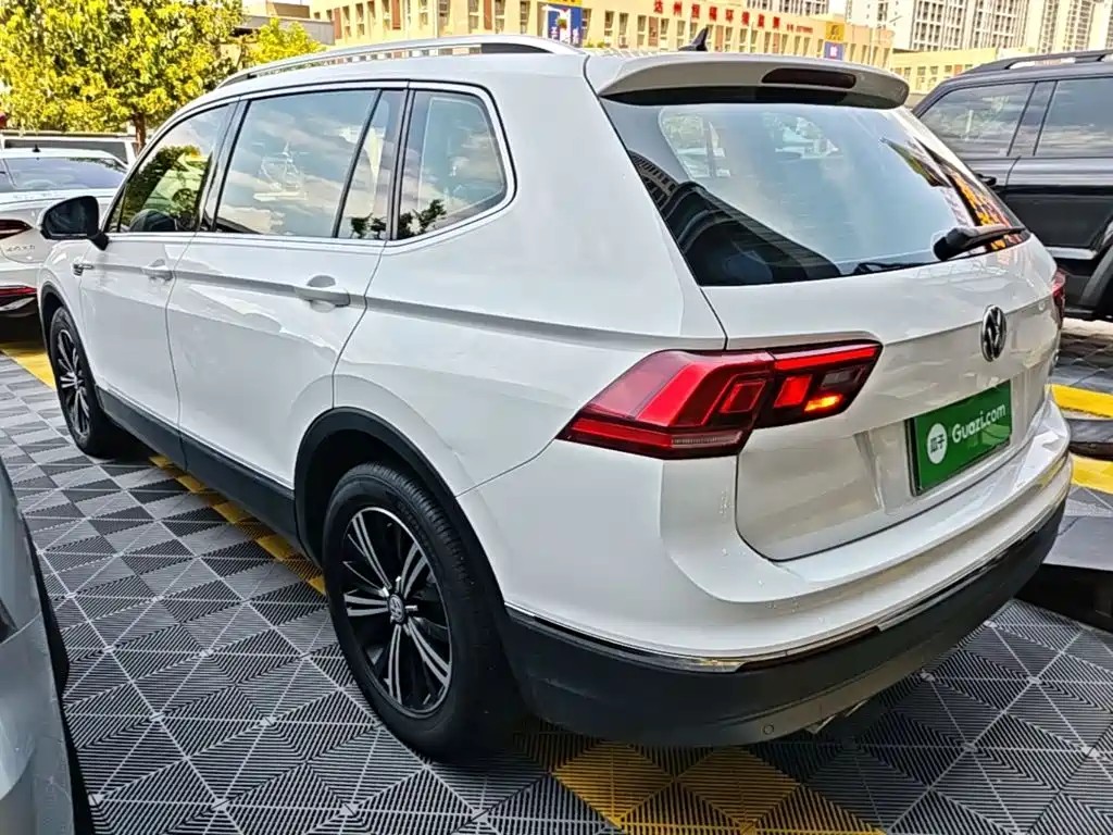 Volkswagen Tiguan L — фото 5