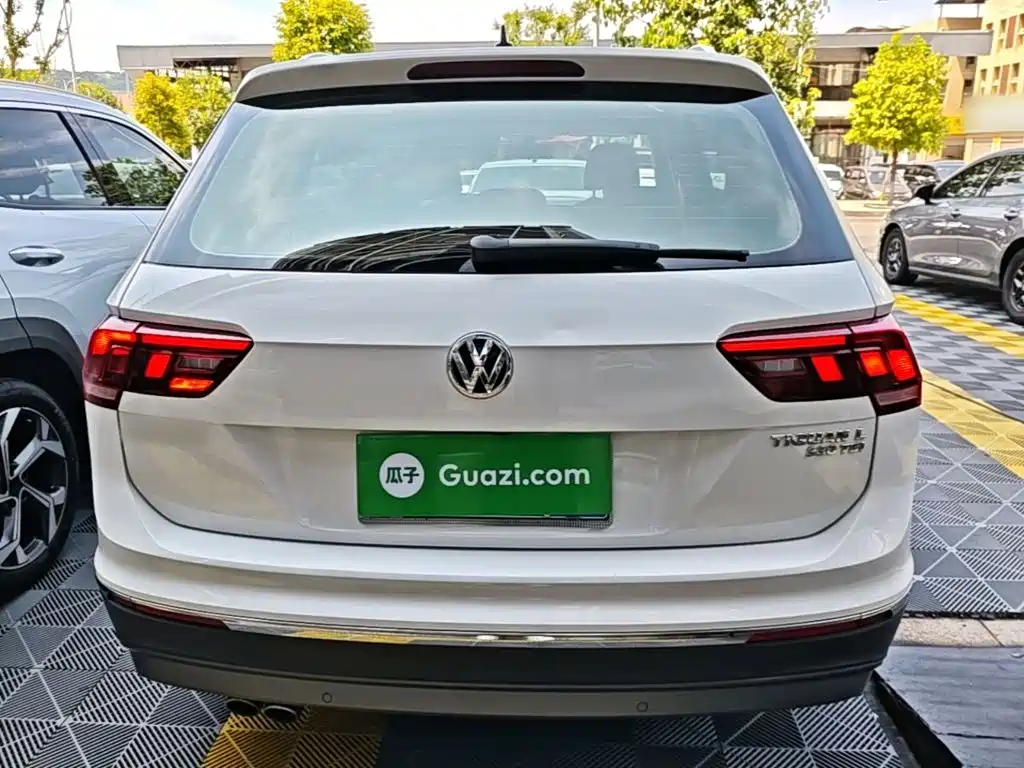 Volkswagen Tiguan L — фото 6