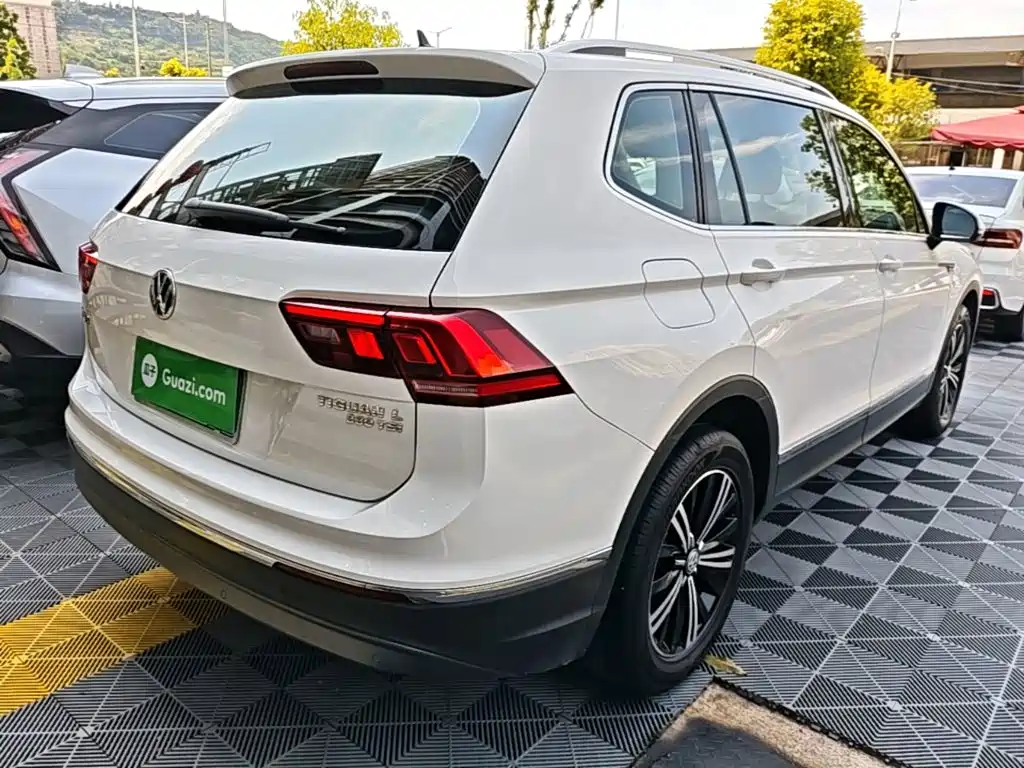 Volkswagen Tiguan L — фото 7