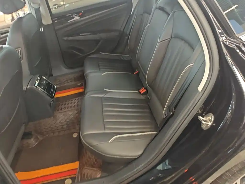 Volkswagen Passat — фото 17