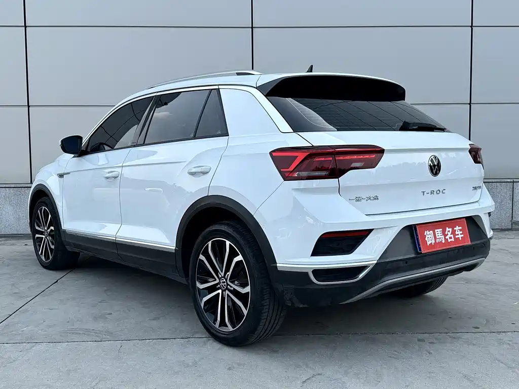 Volkswagen T-Roc — фото 13