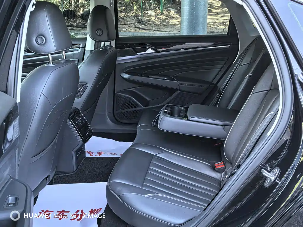 Volkswagen Passat — фото 11