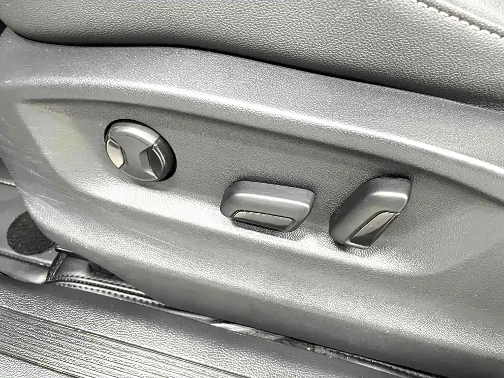 Volkswagen Tiguan L — фото 11