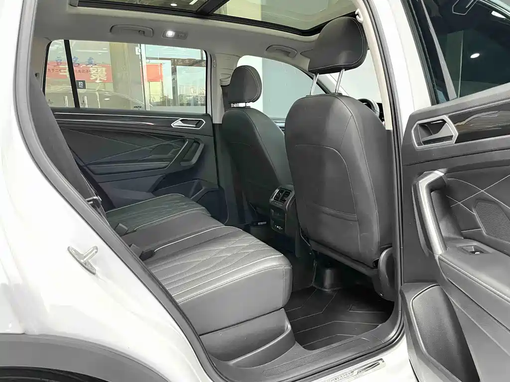 Volkswagen Tiguan L — фото 13