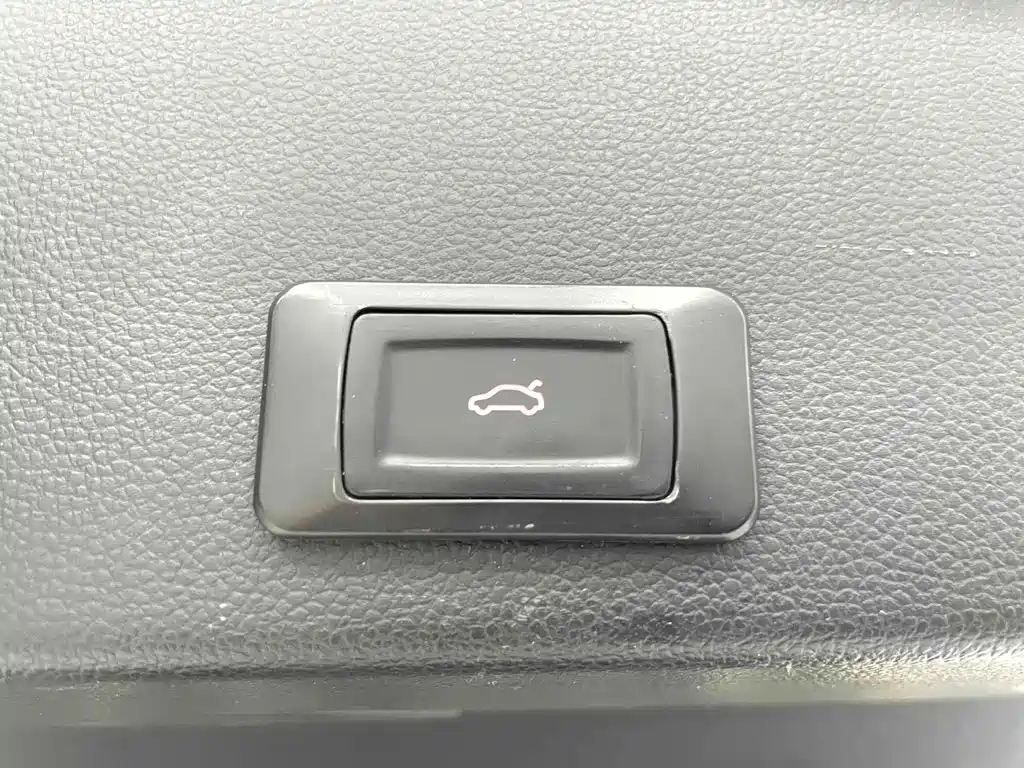Volkswagen Tiguan L — фото 19