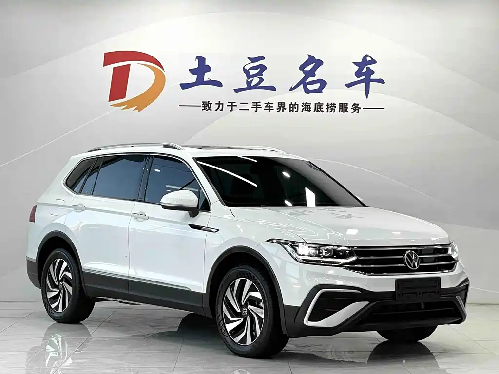 Volkswagen Tiguan L — фото 3