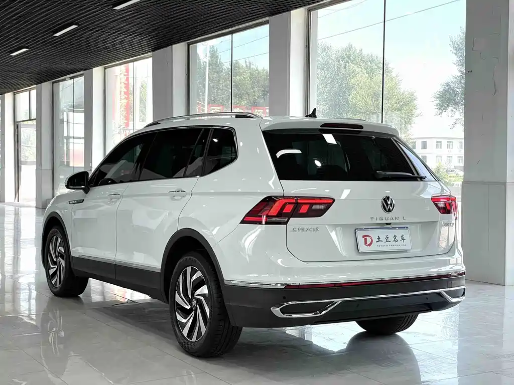 Volkswagen Tiguan L — фото 4