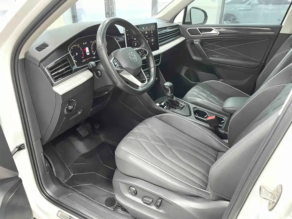 Volkswagen Tiguan L — фото 7