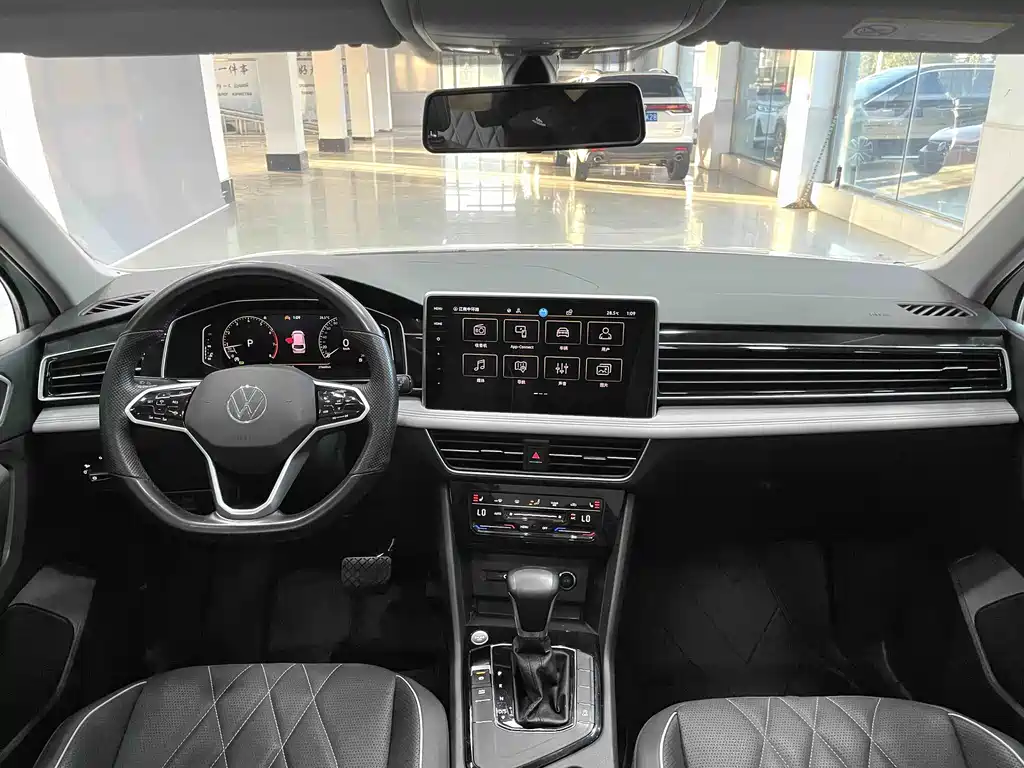 Volkswagen Tiguan L — фото 9